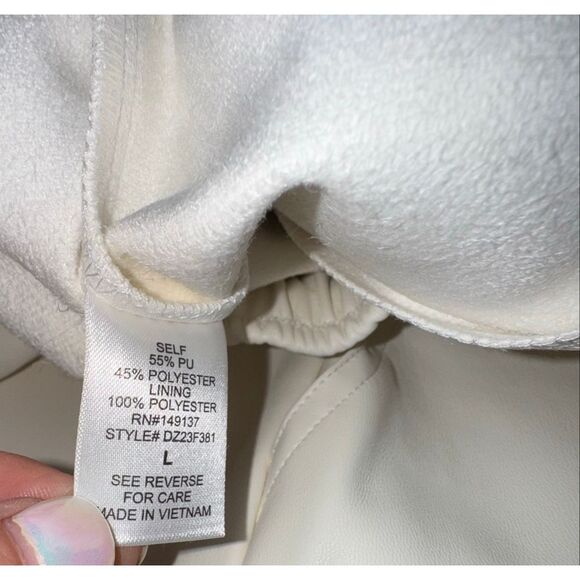 Double Zero Women’s Cream Pleather Drawstring Shorts Size Large NEW - Picture 5 of 8